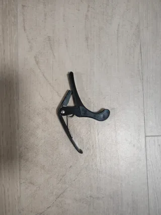 Guitarra clásica Memphis con cuerdas para zurdos