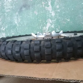 Llanta Delantera 21 BMW R1200GS ADV Mitas E09