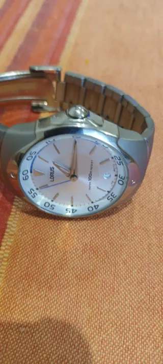 Reloj Lorus Vintage Hombre Plata y Blanco