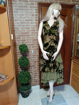 Vestido largo volantes beige y verde