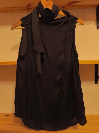 Top Zara negro con lazada