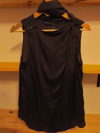 Top Zara negro con lazada