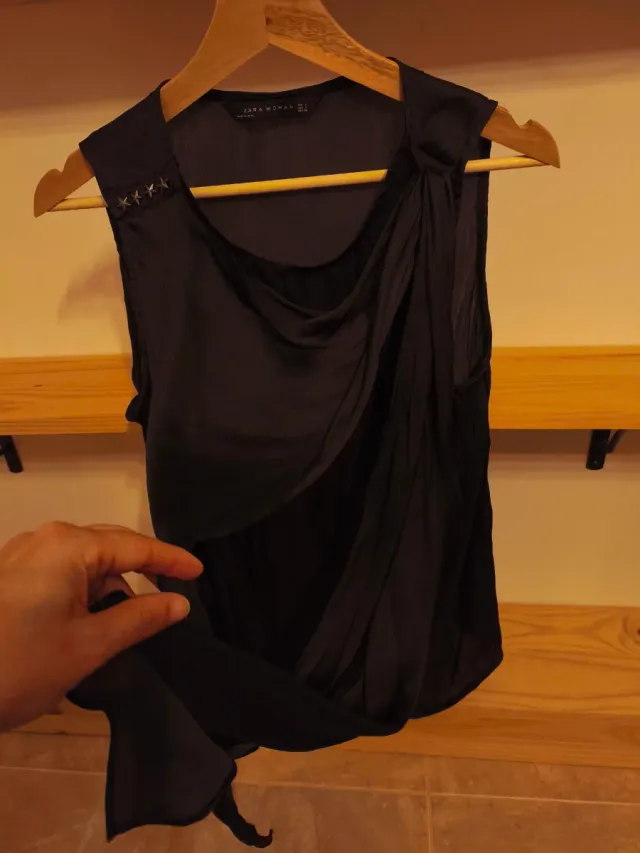 Top Zara negro con lazada