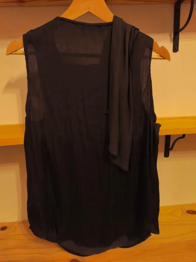 Top Zara negro con lazada