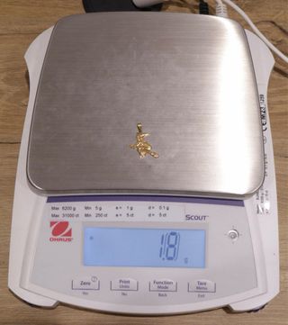 COLGANTE BRUJA, ORO 18K/1.8g