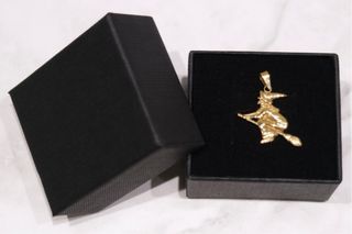 COLGANTE BRUJA, ORO 18K/1.8g