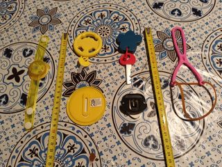 6 Giocattoli vari portachiavi, orologio ecc