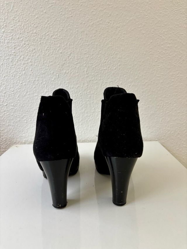 Botines negros tacón