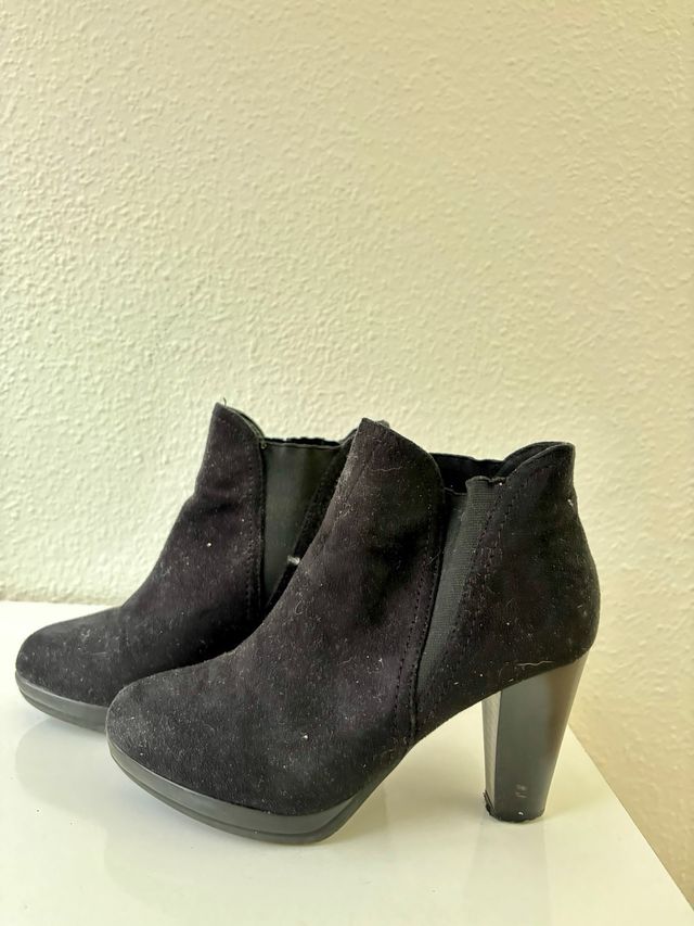 Botines negros tacón