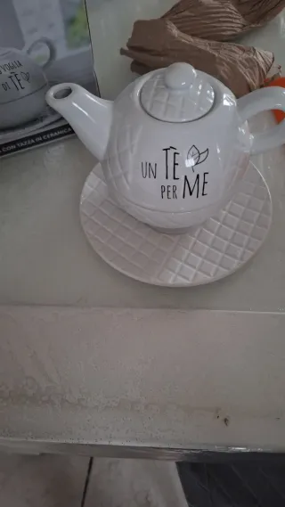 Teiera con tazza in ceramica