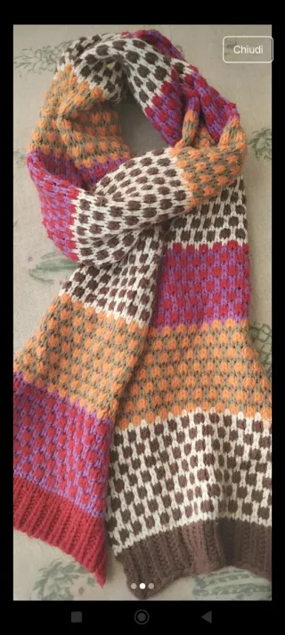 Sciarpa colorata a fantasia