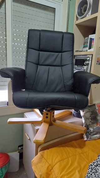 Silla de oficina negra y marrón