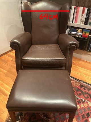 Sillón vintage de cuero con reposapiés