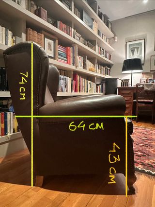 Sillón vintage de cuero con reposapiés