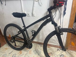 Bicicleta de montaña negra