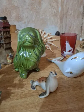 Lote di figure in ceramica e resina