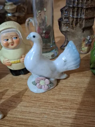 Lote di figure in ceramica e resina