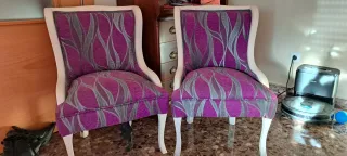2 Butacas tapizadas moradas y blancas