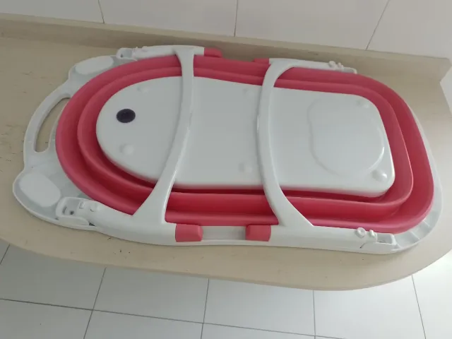 Bañera bebé plegable rosa y blanca