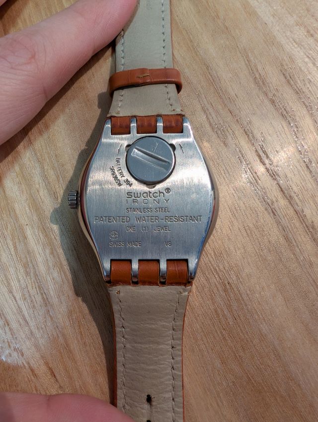 Reloj Swatch con Correa de Piel