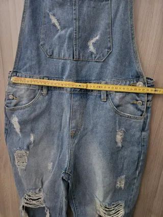Salopette in denim strappata donna