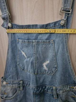 Salopette in denim strappata donna