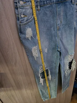 Salopette in denim strappata donna