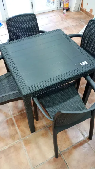 Mesa y 4 Sillas Resina Exterior