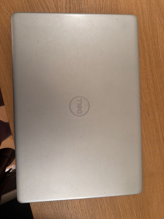 Laptop Dell Inspiron 15 3000 Plata
