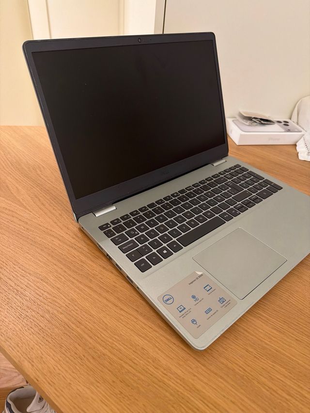 Laptop Dell Inspiron 15 3000 Plata