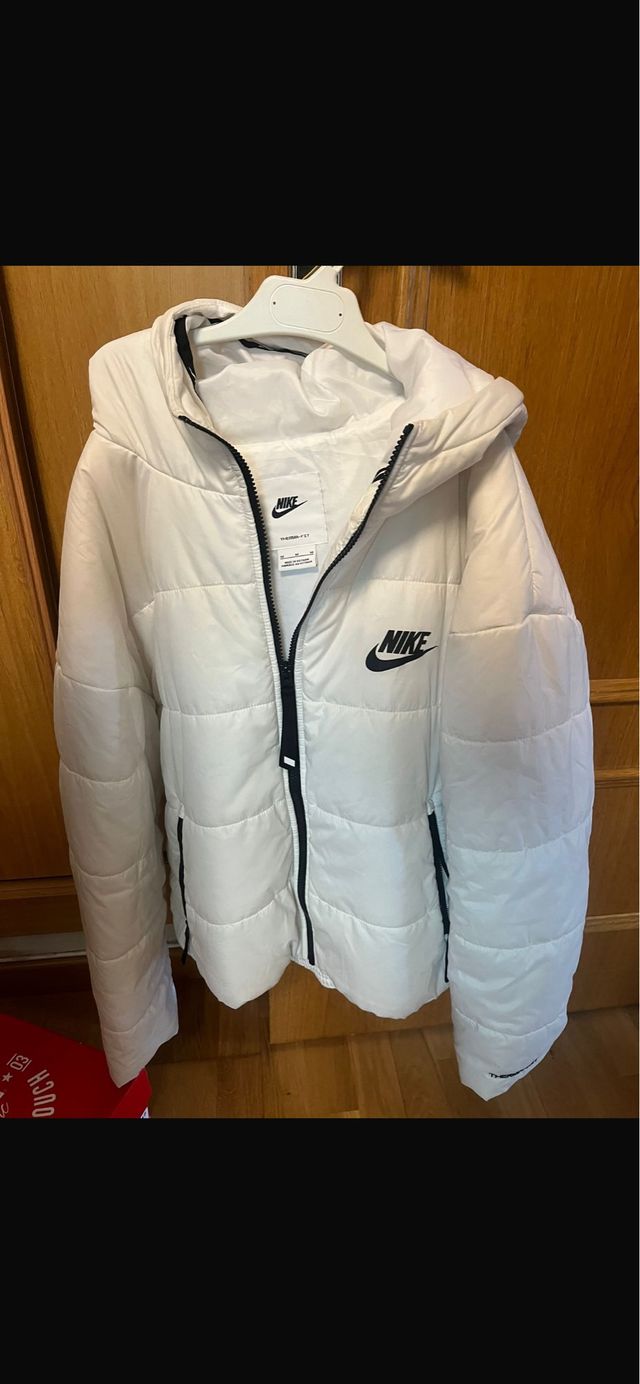 Abrigo Nike Blanco mujer/hombre. Verdadero