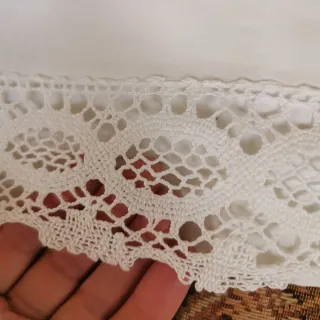 Juego de cama blanco con bordado y encaje crochet