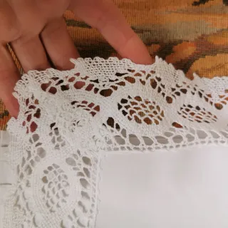 Juego de cama blanco con bordado y encaje crochet