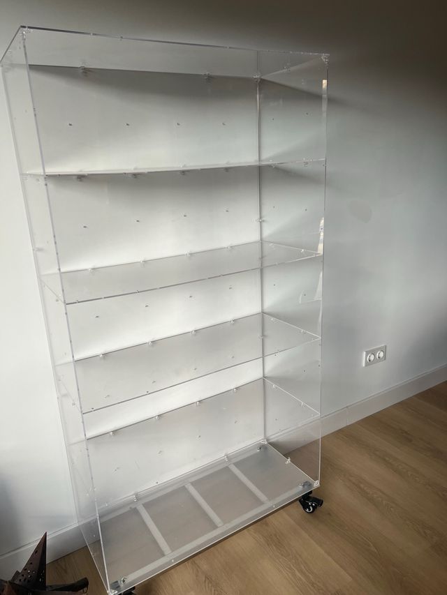 Estantería expositor metacrilato con ruedas