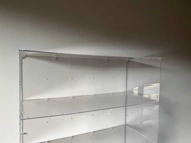 Estantería expositor metacrilato con ruedas