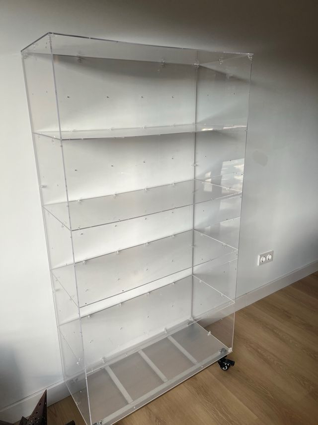 Estantería expositor metacrilato con ruedas