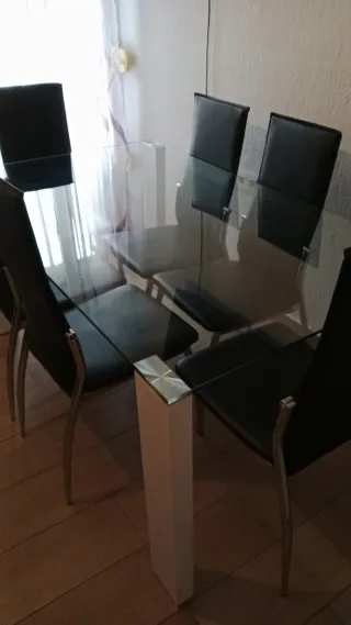 Mesa cristal 150x90cm y 6 sillas negras