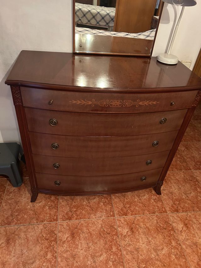 Cassettone in legno stile classico