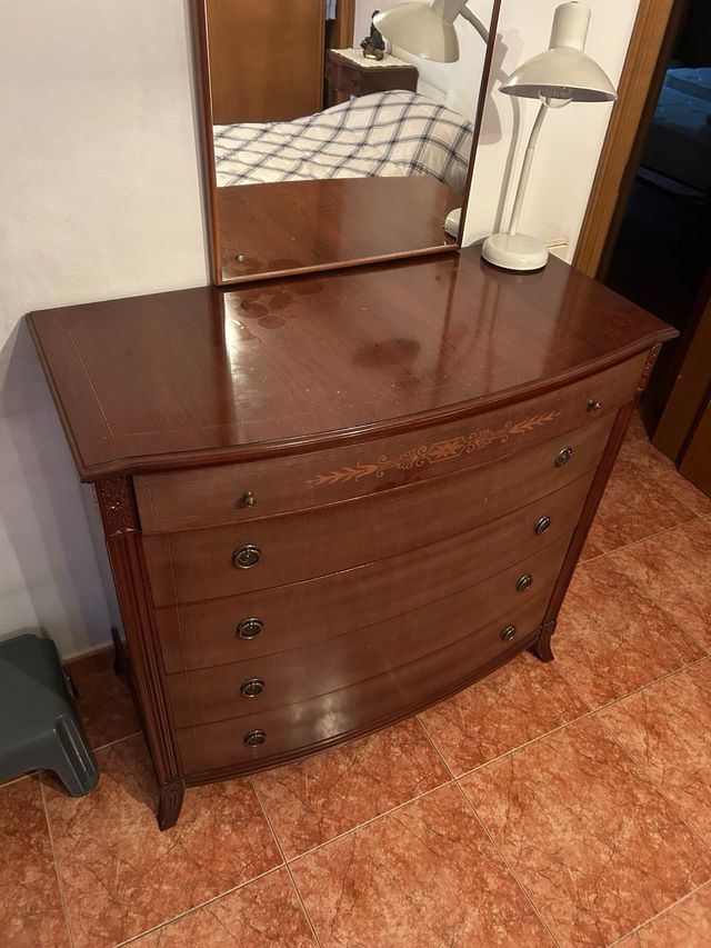 Cassettone in legno stile classico