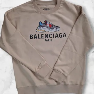 Sudadera con diseño llamativo