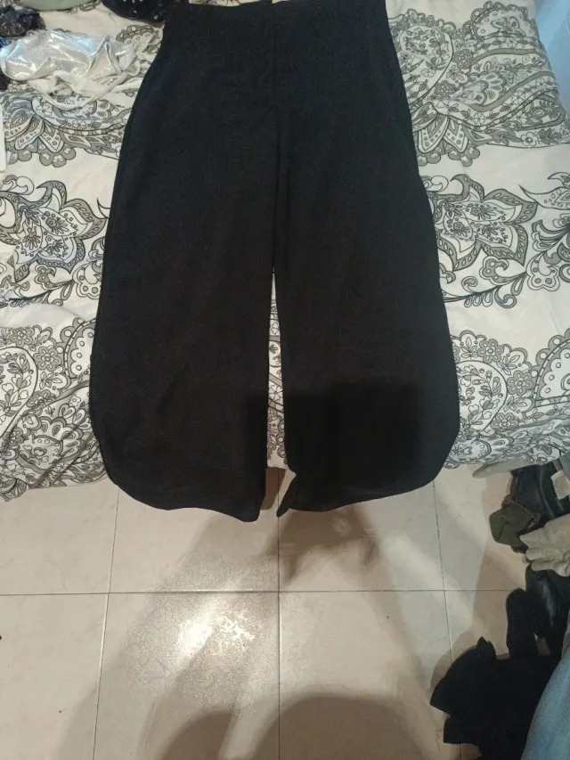 Pantalón negro pata ancha