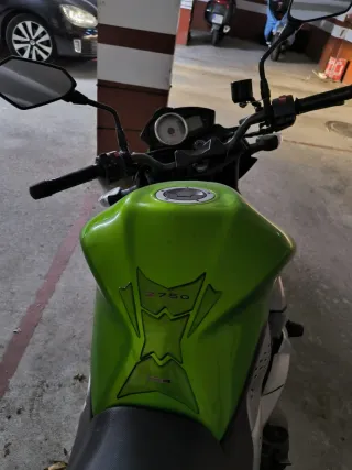 Kawasaki Z750 Verde (NO APTO A2)