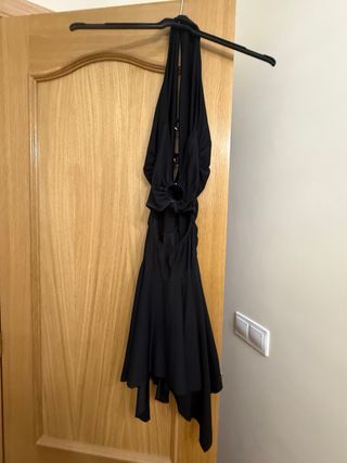 Vestido Negro Fiesta con Aros