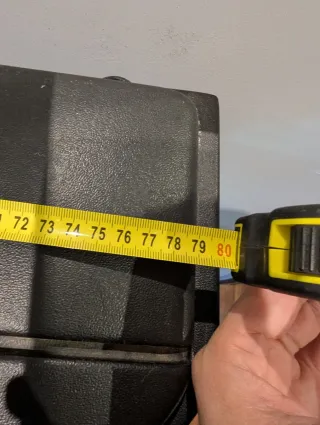 Acuario curvo con filtro e iluminación LED.