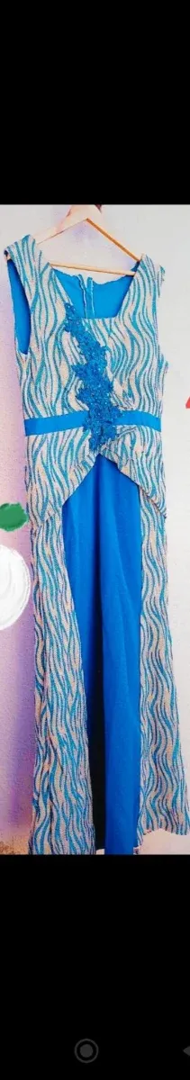 Vestido de fiesta azul y multicolor