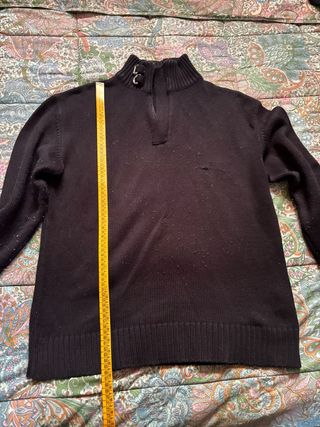 Maglione nero con zip al collo