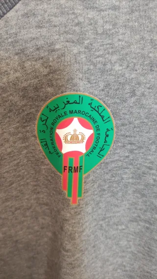 Sudadera Puma Gris con Escudo Marroquí