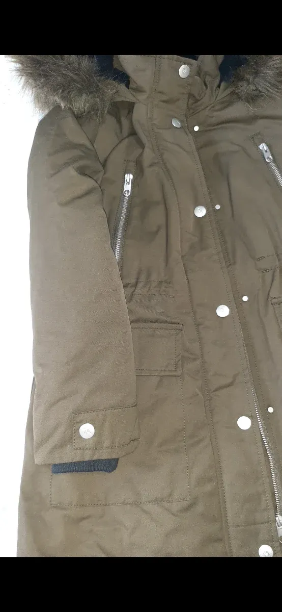 Parka verde militar con capucha