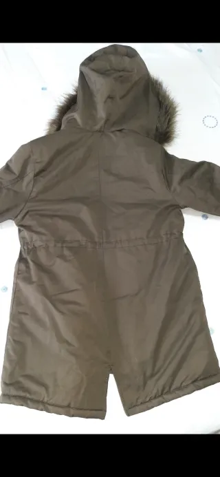 Parka verde militar con capucha