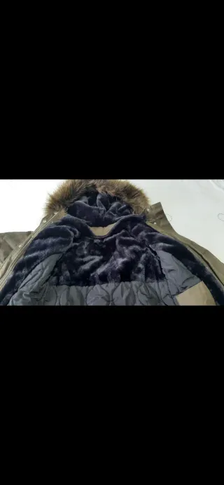 Parka verde militar con capucha